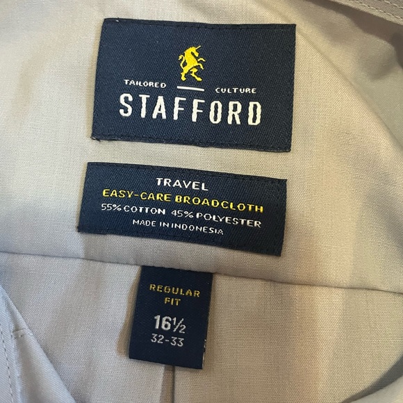 Stafford Travel Easy-Care Broadcloth Men’s light gray button down dress shirt - Picture 9 of 12